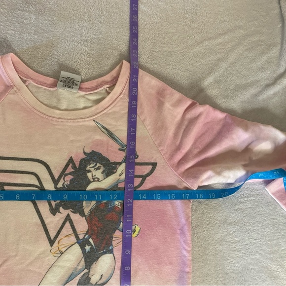DC Women Juniors 3-5 S Sweatshirt Pullover Crew Neck Wonder Woman Tie Dye Pink - Picture 11 of 12